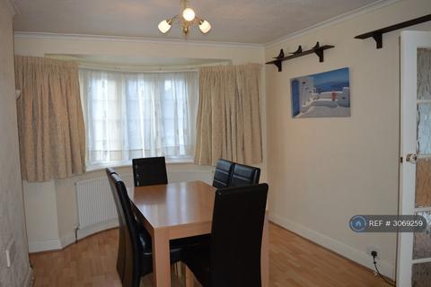 3 bedroom terraced house to rent, Capthorne Avenue, Harrow, HA2