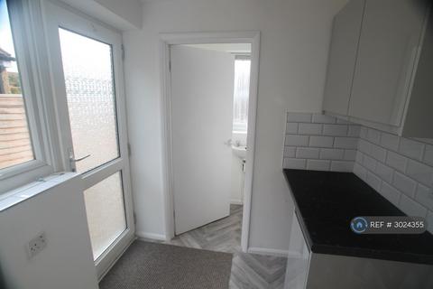 3 bedroom semi-detached house to rent, Wordsworth Road, Kettering, NN16