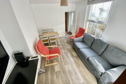 4 bedroom house to rent, Gwydr Crescent, Uplands, Swansea