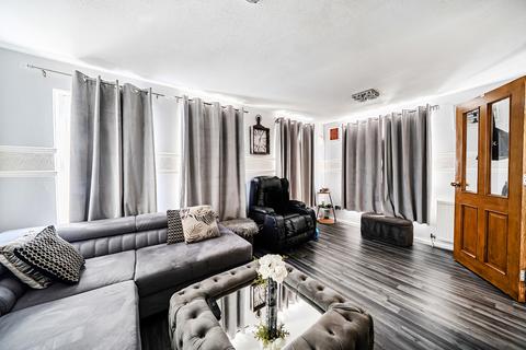 5 bedroom semi-detached house for sale, Oban Court, Mondem Lane, Slough