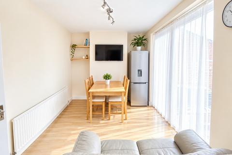 4 bedroom terraced house to rent, Dale Close, Barnet, EN5