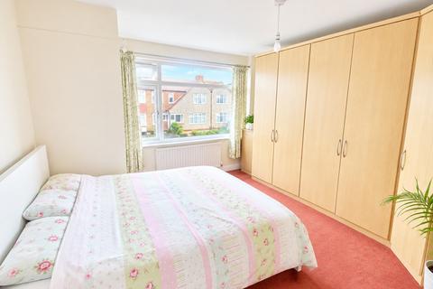 4 bedroom terraced house to rent, Dale Close, Barnet, EN5
