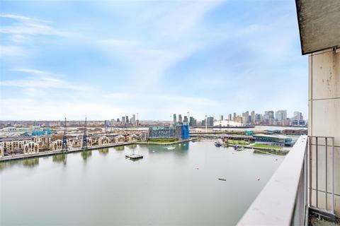 2 bedroom flat for sale, Coral Apartments, 17 Western Gateway, Royal Victoria Dock, London, E16