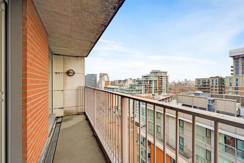 2 bedroom flat for sale, Coral Apartments, 17 Western Gateway, Royal Victoria Dock, London, E16