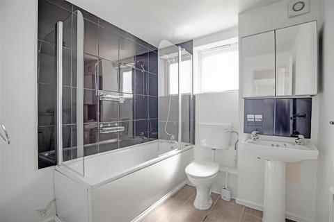 1 bedroom flat for sale, Felixstowe Court, North Woolwich, London, E16