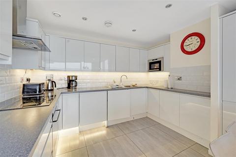 2 bedroom flat for sale, Balearic Apartments, 15 Western Gateway, Royal Victoria Dock, London, E16
