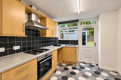 3 bedroom house to rent, Chaucer Close, Waterlooville, PO7