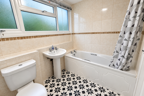 3 bedroom house to rent, Chaucer Close, Waterlooville, PO7