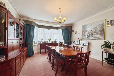 undefined, Savoy Close, Edgware, HA8