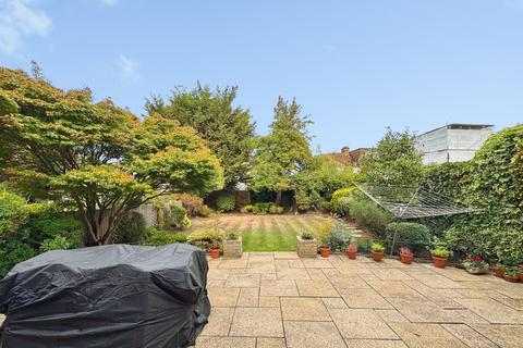 undefined, Savoy Close, Edgware, HA8