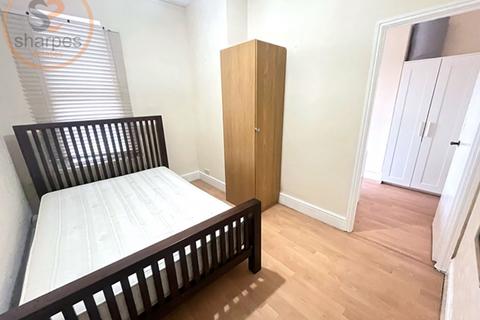 3 bedroom flat to rent, Dudley Road, Kingston upon Thames, Surrey
