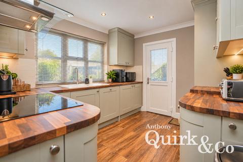 3 bedroom chalet for sale, Waarden Road, Canvey Island, SS8
