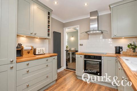 3 bedroom chalet for sale, Waarden Road, Canvey Island, SS8