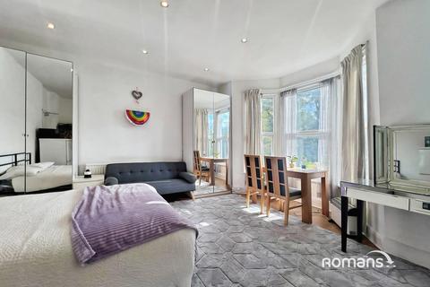 flat/apartment for rent in London Road, High Wycombe, Buckinghamshire, HP11