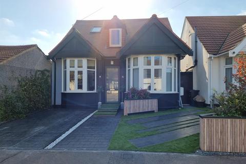 4 bedroom detached bungalow for sale, Forterie Gardens, Ilford