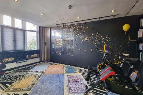 4 bedroom detached bungalow for sale, Forterie Gardens, Ilford