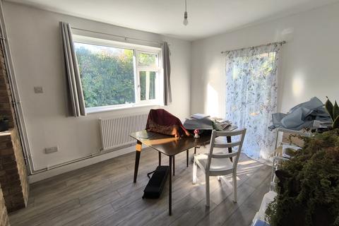 3 bedroom bungalow to rent, Bath Road, Frome, BA11