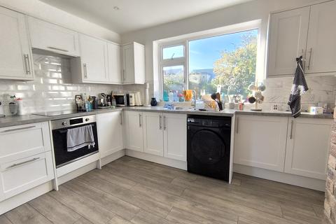 3 bedroom bungalow to rent, Bath Road, Frome, BA11