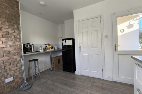 3 bedroom bungalow to rent, Bath Road, Frome, BA11