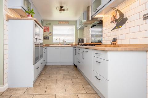 4 bedroom detached house for sale, Merrivale Close, Kettering