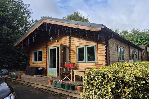 2 bedroom detached bungalow to rent, Hope-Under-Dinmore HR6