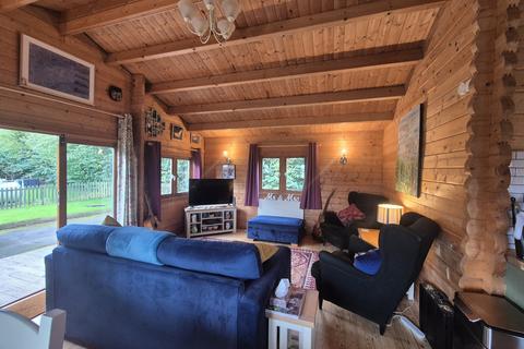 2 bedroom detached bungalow to rent, Hope-Under-Dinmore HR6