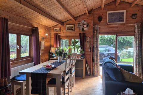 2 bedroom detached bungalow to rent, Hope-Under-Dinmore HR6
