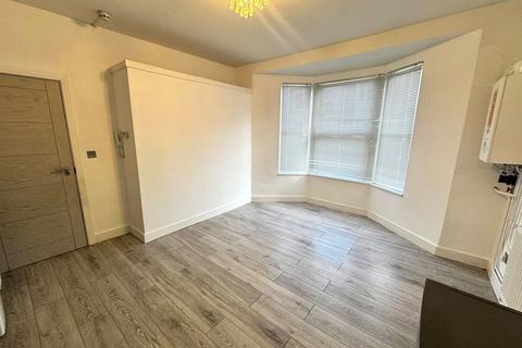 Studio to rent, Flat 3, 28 Milton Road, Swindon, SN1 5JA