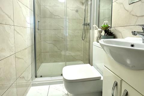 Studio to rent, Flat 3, 28 Milton Road, Swindon, SN1 5JA