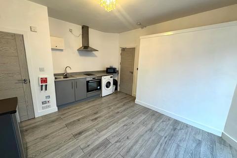 Studio to rent, Flat 3, 28 Milton Road, Swindon, SN1 5JA