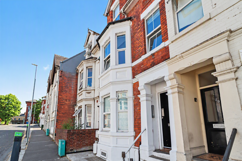 Studio to rent, Flat 3, 28 Milton Road, Swindon, SN1 5JA