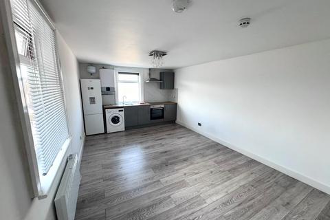 Studio to rent, Flat 6, 28 Milton Road, Swindon, SN1 5JA