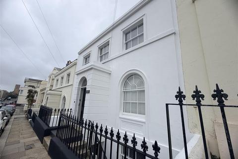 4 bedroom terraced house to rent, East Ascent, St. Leonards-On-Sea
