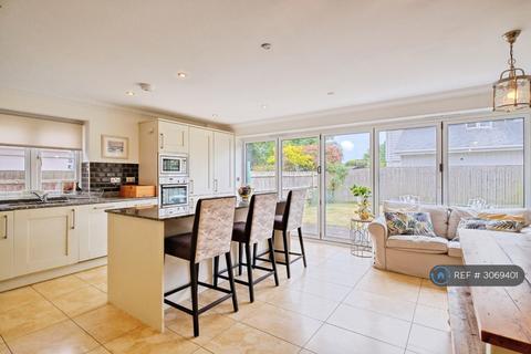 5 bedroom detached house to rent, Westover Road, Lymington, SO41