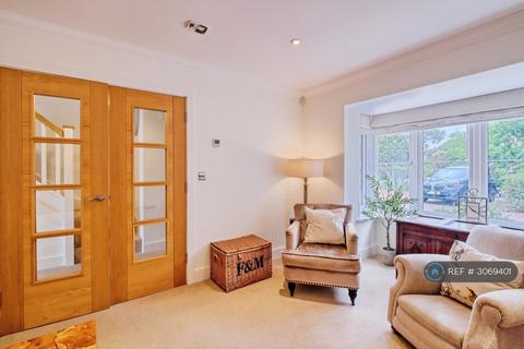 5 bedroom detached house to rent, Westover Road, Lymington, SO41