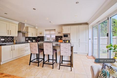 5 bedroom detached house to rent, Westover Road, Lymington, SO41