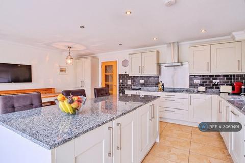 5 bedroom detached house to rent, Westover Road, Lymington, SO41