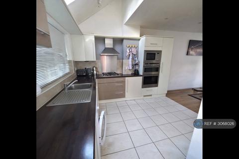 4 bedroom detached house to rent, Gilbert Way, Canterbury, CT1
