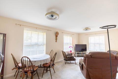 2 bedroom apartment for sale, Hilly Orchard, Cainscross, Stroud, GL5