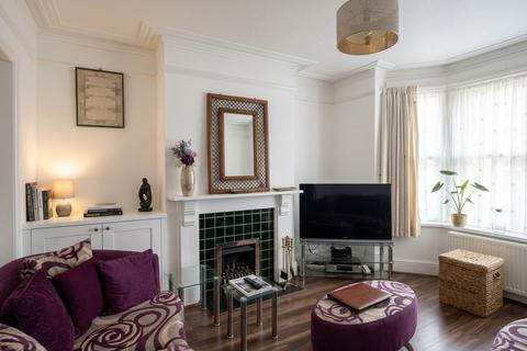 4 bedroom property to rent, Chester Road, Watford, WD18
