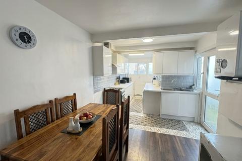 4 bedroom property to rent, Chester Road, Watford, WD18