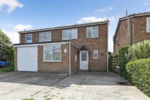 4 bedroom semi-detached house to rent, Addison Way, Bognor Regis
