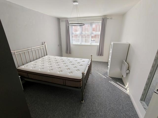 Modern Two Bedroom First Floor... 2 bed apartment to rent - £1,295 pcm ...
