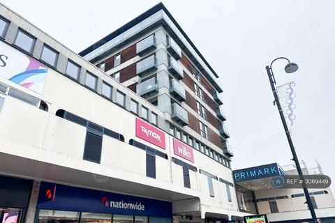 2 bedroom flat to rent, High St, Uxbridge, UB8