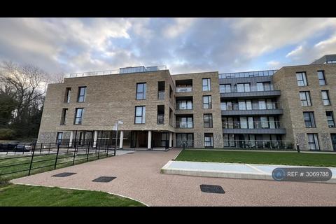 2 bed flat/apartment for rent in Woodcote Grove, Epsom, KT18