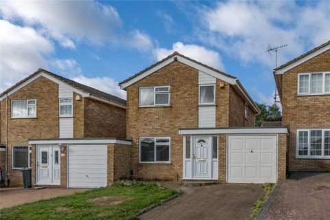 3 bedroom detached house to rent, Oving Close, Bedfordshire LU2