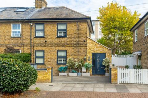 3 bedroom terraced house for sale, Kingfield Street, London E14