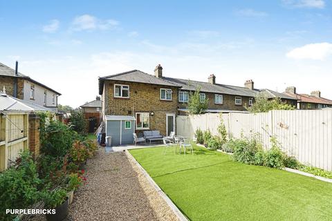 3 bedroom end of terrace house for sale, Edgeworth Road, London, SE9