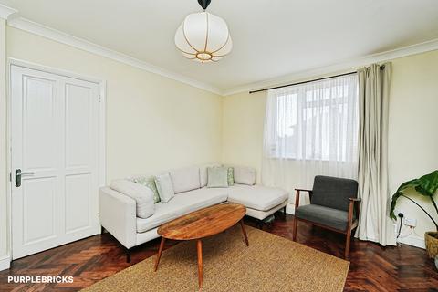 3 bedroom end of terrace house for sale, Edgeworth Road, London, SE9
