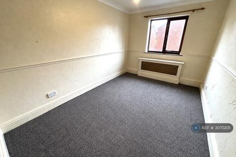 2 bedroom flat to rent, Madeley, Telford, TF7